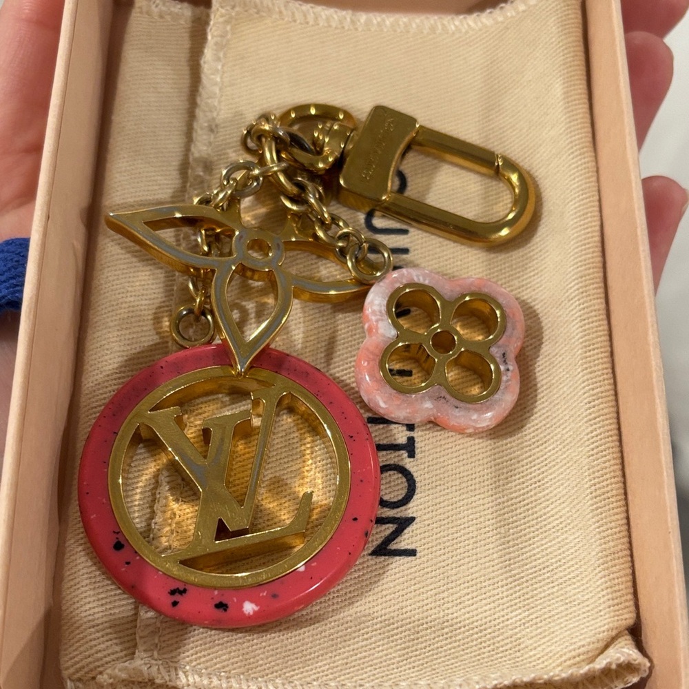 Louis Vuitton pink bag charms - Picture 3 of 3